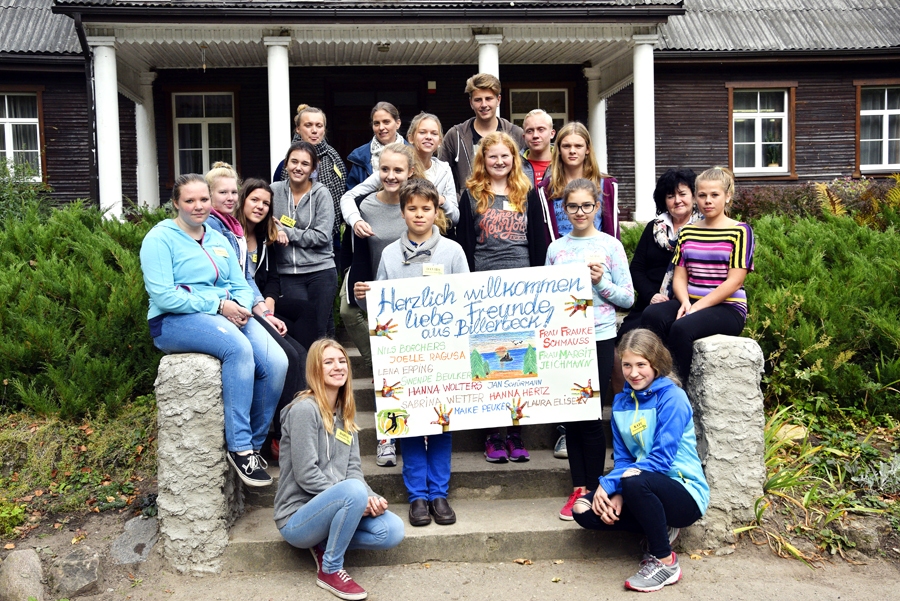 Billerbekas skolas audzēkņu viesošanās laikā Iecavas novada Dzimtmisā notika kopēja zīmēšana, fotografēšanās, sportošana un līksmas sarunas ar jauniegūtiem draugiem.
Autors: Ivars Bogdanovs
