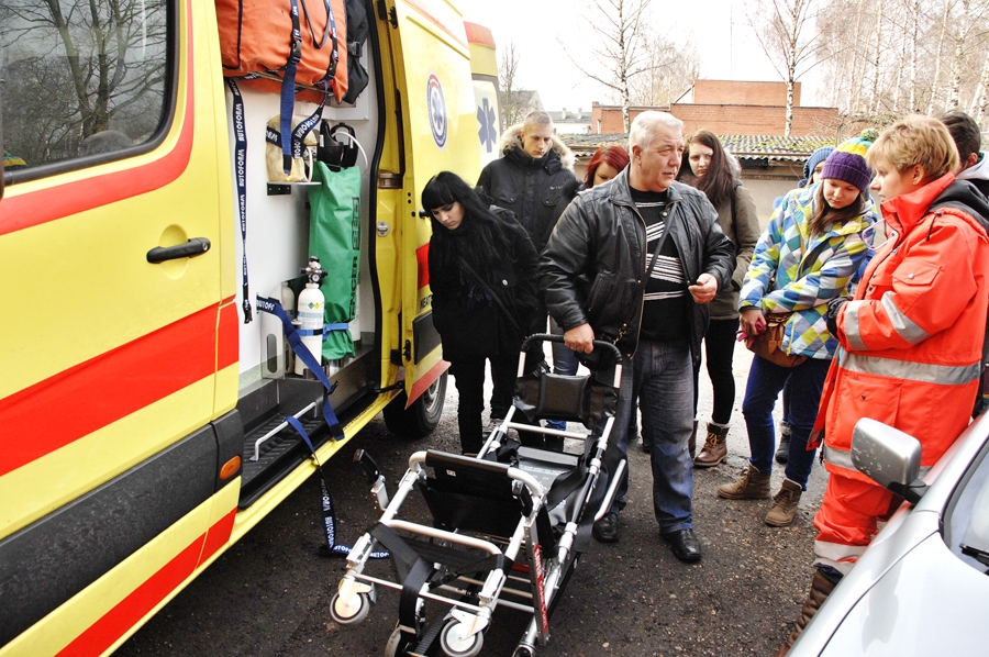 Neatliekamās medicīniskās palīdzības dienesta darbu atvērto durvju dienā varēja iepazīt arī iepriekšējos gadus.
Autors: no «Bauskas Dzīves» arhīva.