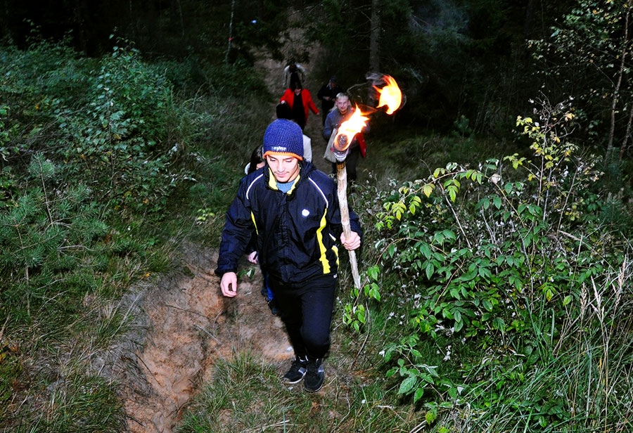 Kāpšana augstienē simboliski sasaistījās ar jauna dabas cikla sākumu, jo 22. septembra vakarā sākās astronomiskais rudens.
Autors: Žanna Zālīte