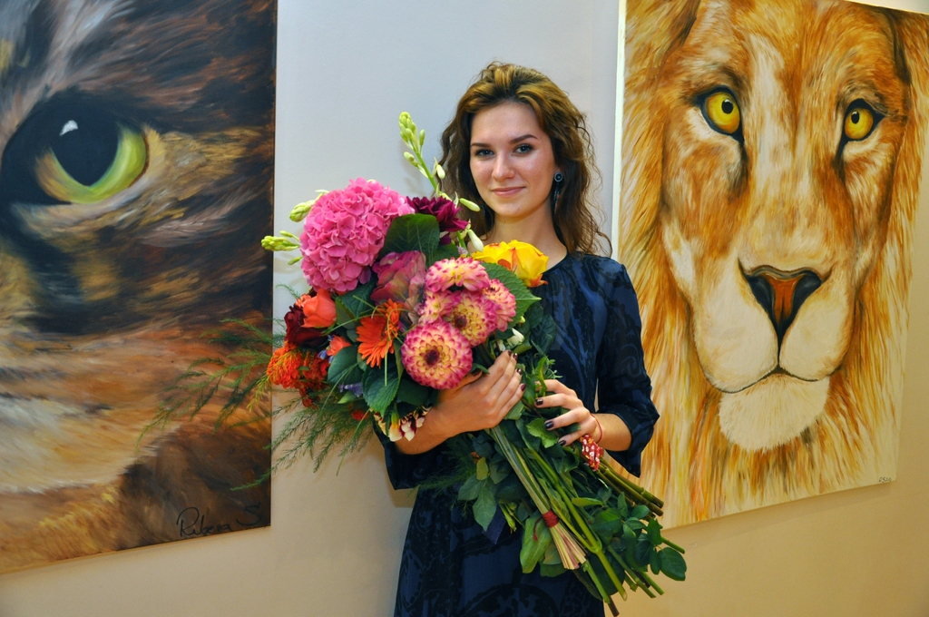 Jaunā māksliniece Rebeka Skolmeistere teic: «Ja ir iedvesma, lielformāta darbu varu uzgleznot četros vakaros.»
Autors: Žanna Zālīte