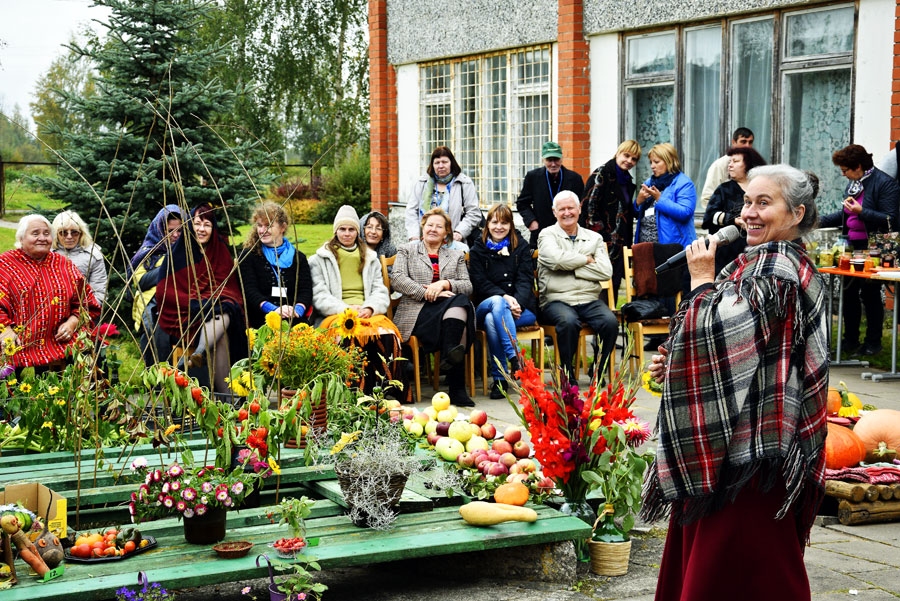 Lietuviešu stāstniece Gražina Kadžite (no labās) prata aizraut klausītājus ar smaidu, žestiem un emocionāli spilgtu vēstījumu.
Autors: Ivars Bogdanovs