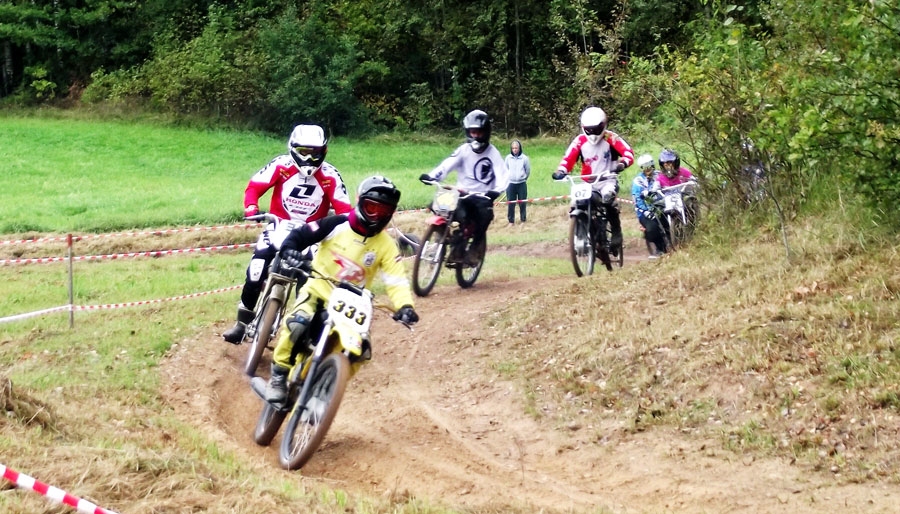 Sacensību dalībnieki traucas pa trasi.
Autors: Artūrs Dulbe