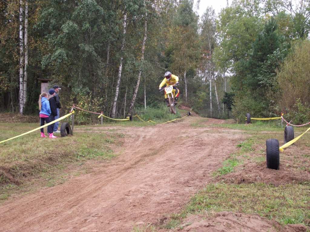 Sacensību dalībnieki traucas pa trasi.
Autors: Artūrs Dulbe