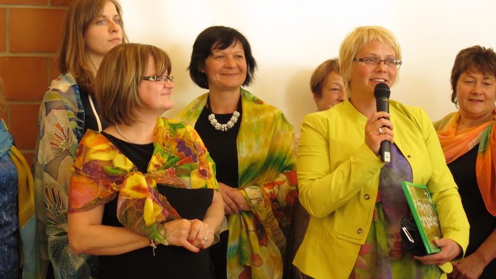 Beāta Bundule (ar mikrofonu), Iecavas sieviešu kluba «Liepas» vadītāja.
Autors: no «Bauskas Dzīves» arhīva