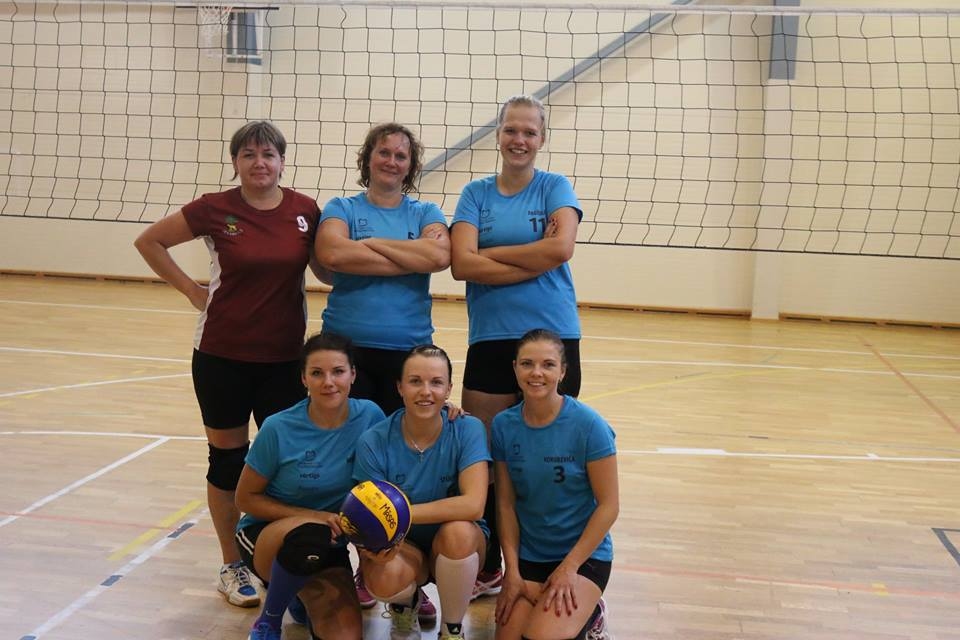 1. vieta – turnīra uzvarētāju komandā «Gumaka māsas» spēlēja: Guna Stūrīte, Agnese Kokoreviča, Rūta Paužole, Vineta Gutāne, Dace Grīnfelde un Agita Muceniece.
Autors: no organizatoru albuma