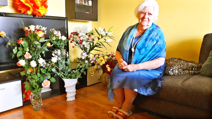 Valija Zvilna ar prieku izrāda puķes, kuras dāvinājuši draugi un ģimene.
Autors: Artūrs Dulbe