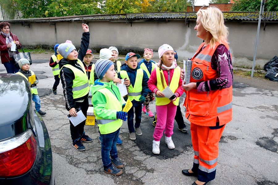Atvērto durvju dienā Bauskas bērnudārzu un skolu audzēkņi iepazina Neatliekamās medicīniskās palīdzības dienesta darbu.
Autors: Ivars Bogdanovs