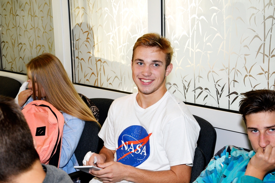 Reinis Jubelis, Bauskas pilsētas pamatskolas 9.a klases audzēknis, labi pārzina VID darba pamatprincipus. 
Autors: Ivars Bogdanovs