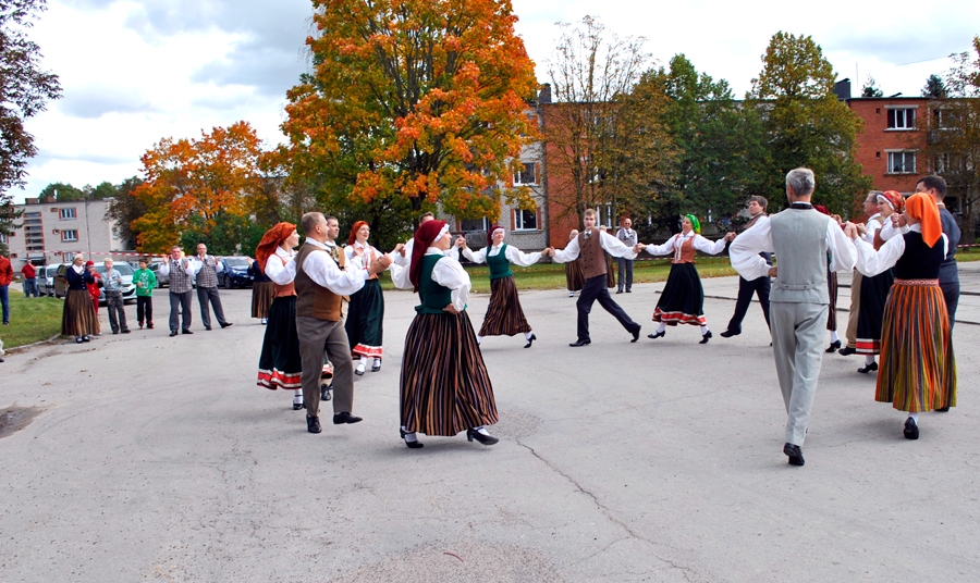 Dejas prieku sarīkojumā ienesa Baldones kopa «Degsme».
Autors: Antra Ērgle