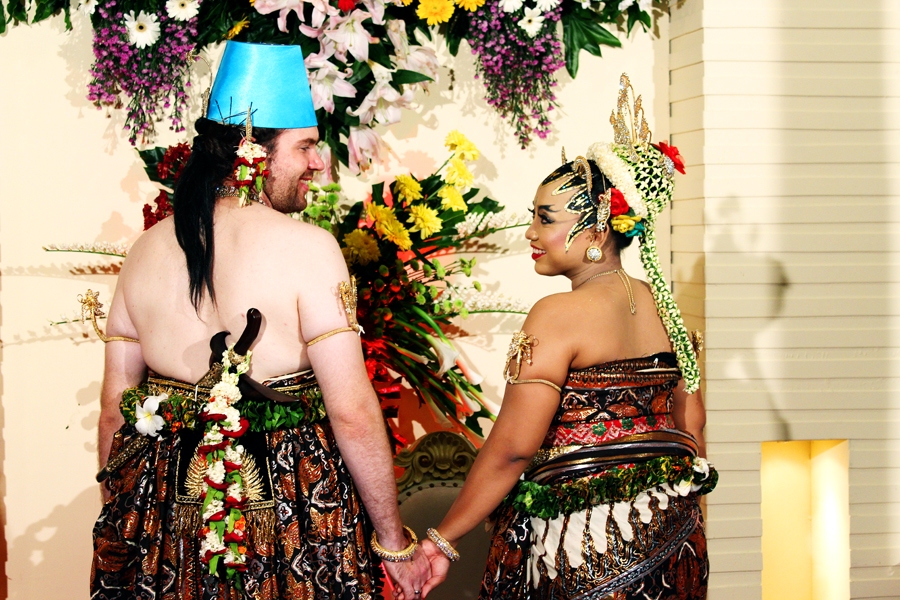 Jaunlaulātie etnogrāfiskajā tērpā. 
Autors: no albuma