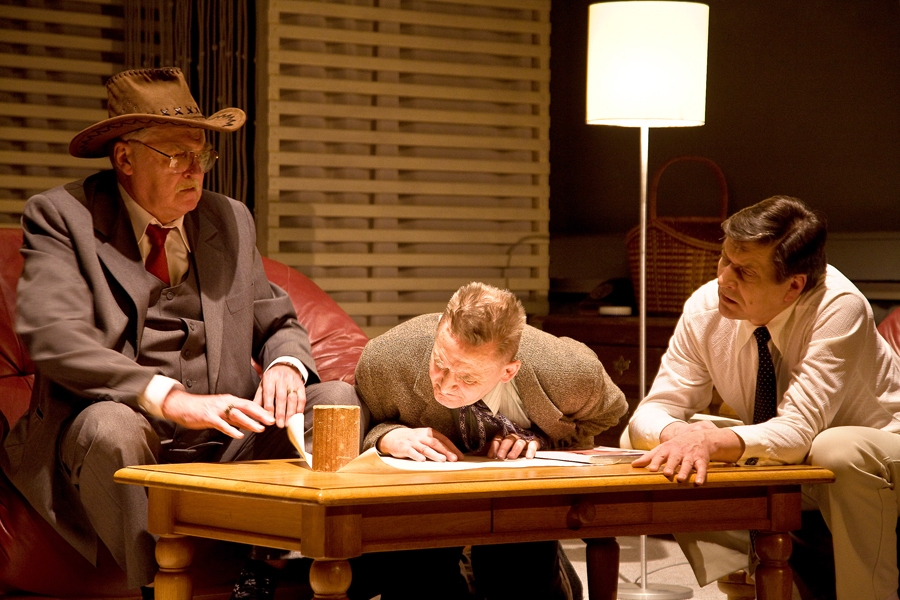 Izrādes «Bezkaunīgie veči» galvenos varoņus atveido Valmieras Drāmas teātra aktieri Juris Laviņš (no kreisās), Rihards Rudāks un Januss Johansons.
Autors: publicitātes foto