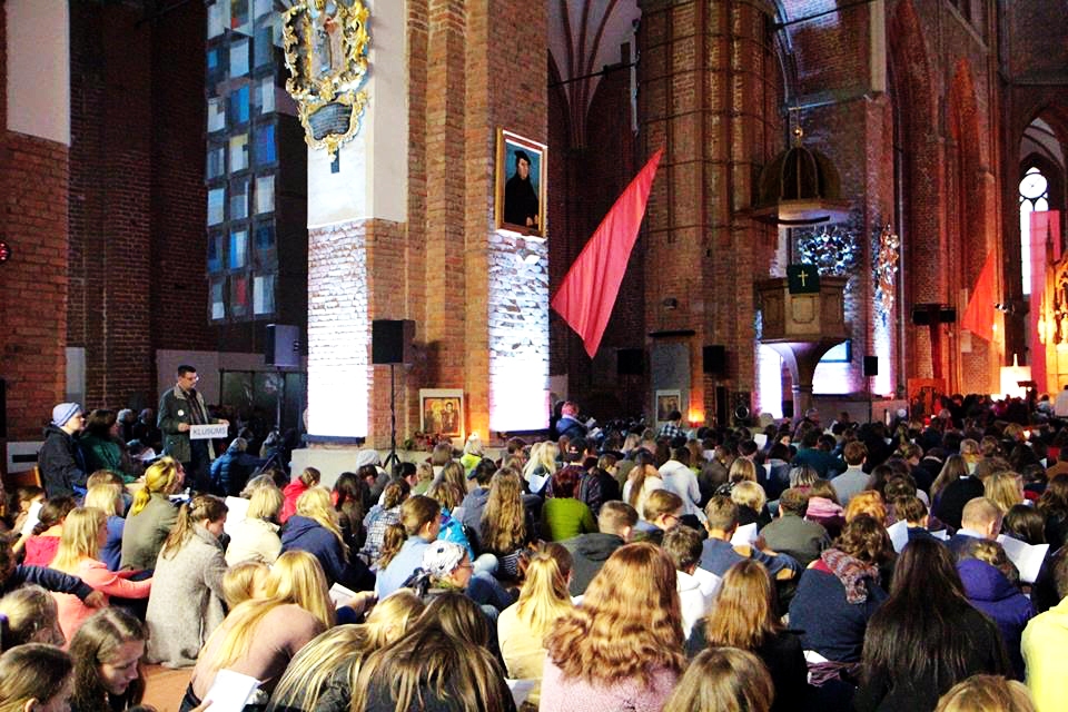 Tezē lūgšanas Rīgas Svētā Jēkaba katedrālē.
Autors: no blogspot.com