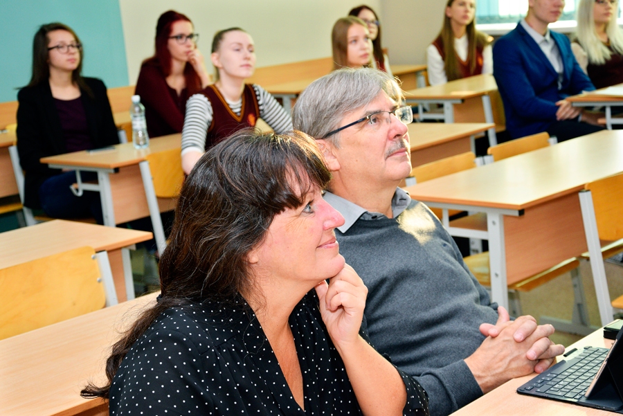 Martina Koha ģimnāzijas direktors Bū Nūrdkvists un viņa vietniece Marija Karpa viesojas Bauskas Valsts ģimnāzijā.
Autors: Ivars Bogdanovs