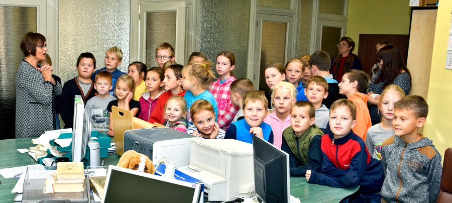 Brunavas pagasta Mežgaļu pamatskolas sākumklašu audzēkņi Karjeras nedēļā apmeklēja laikraksta «Bauskas Dzīve» redakciju un iepazina te strādājošo profesijas un darba specifiku.
Autors: Ivars Bogdanovs