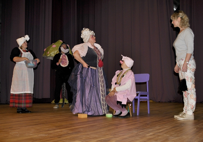 Notikumu centrā sivēns (Sanita Karaša). 
Autors: Vilnis Auzāns