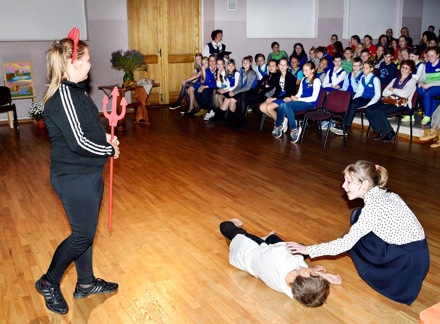 Lugas «Maija un Paija» varoņu tēlos iejutušies Bauskas 2. vidusskolas audzēkņi.
Autors: Ivars Bogdanovs