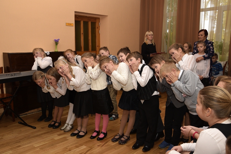 Dzied Vecsaules pamatskolas sākumklašu koris.
Autors: Ivars Bogdanovs