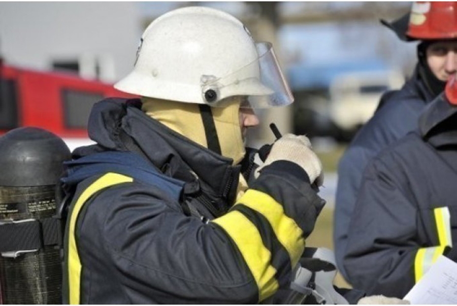 Valsts ugunsdzēsības un glābšanas dienesta darbinieki, kā arī citi dienesti šonedēļ iesaistās civilās aizsardzības mācībās.
Autors: no «Bauskas Dzīves» arhīva.