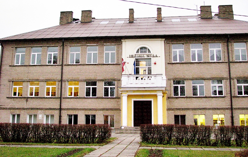 Mežgaļu pamatskolā šīs nedēļas nogalē rudens nometnē uzturēsies 200 bērnu un pusaudžu no visas Latvijas.
Autors: no «Bauskas Dzīves» arhīva