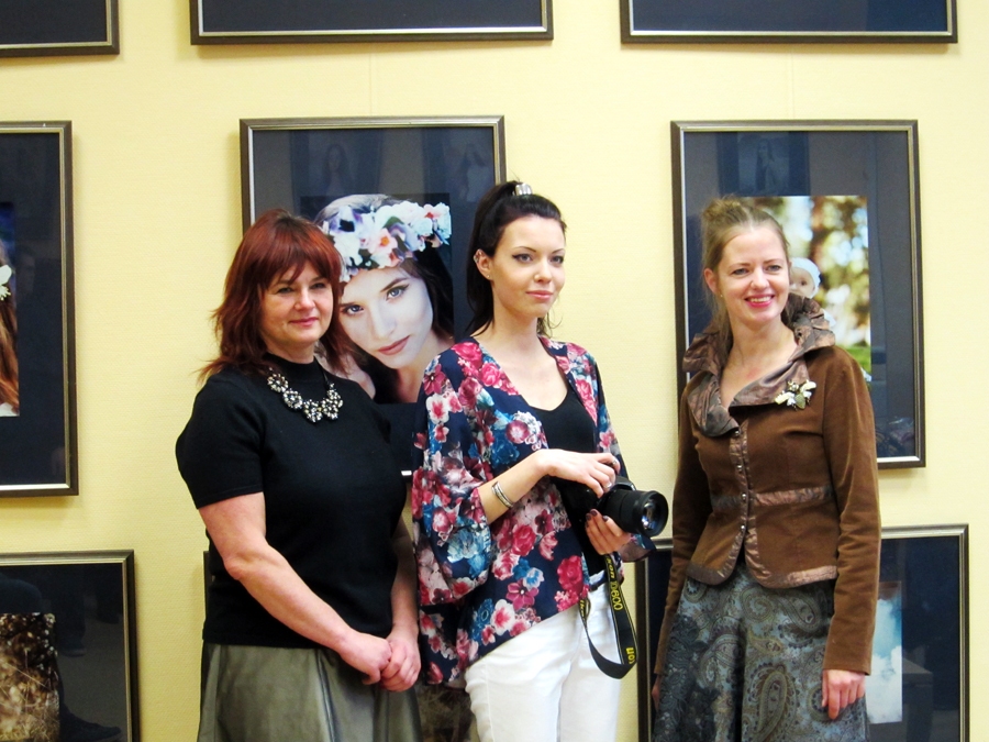 Gunita Kļava (vidū) kopā ar «RaDam» dalībniecēm Gintu Zaumani un Gitu Kravalu.
Autors: no personiskā albuma.