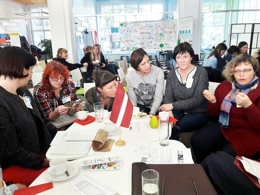 Latvijas izglītības darbinieki forumā Prāgā.
Autors: no projekta albuma.