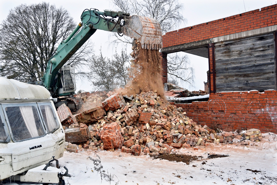Nojaukšanas darbus Baznīcas ielā 17 ekskavators sāka jau no paša rīta.
Autors: Ivars Bogdanovs