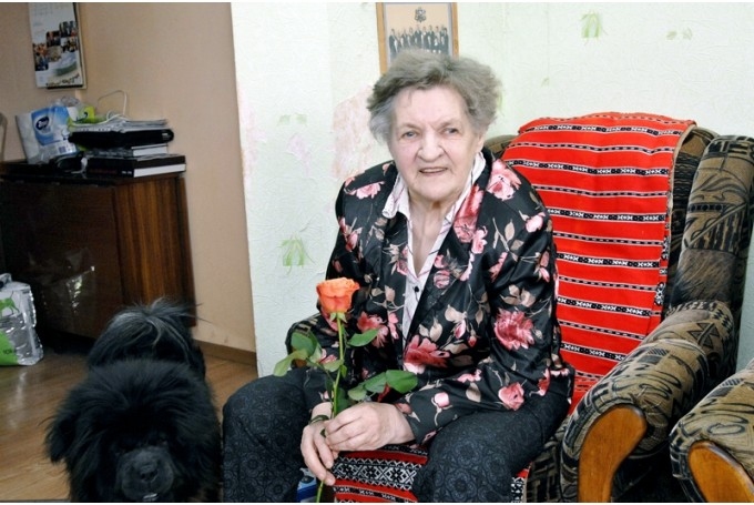 17. novembrī suminās ilggadējo pašvaldības darbinieci Āriju Gaili. Viņai apbalvojums «Par mūža ieguldījumu» piešķirts par ilggadēju nesavtīgu darbu pašvaldībā un Bauskas pilsētas attīstībā un sakarā ar nozīmīgu dzīves jubileju. 
Autors: No arhīva.