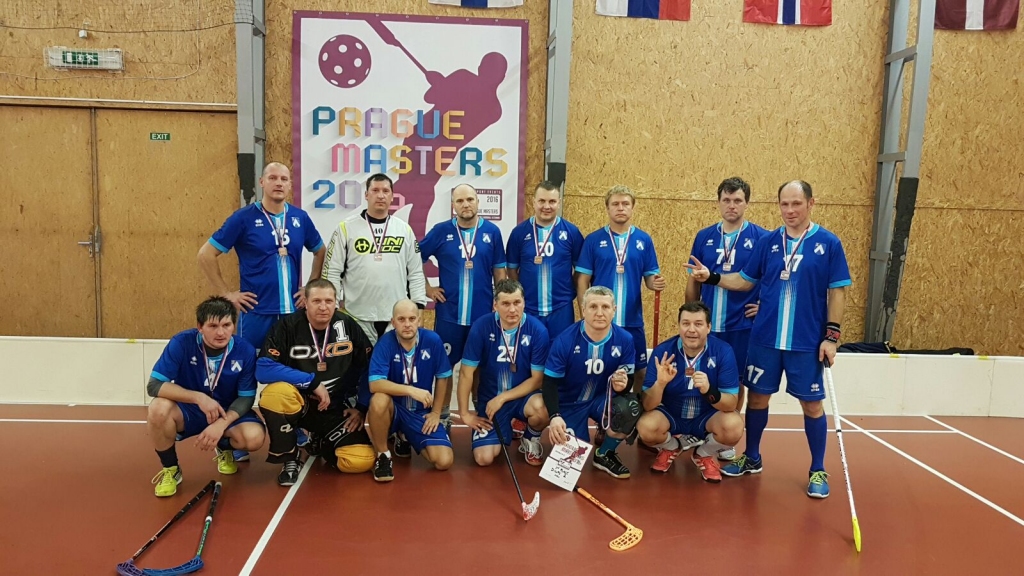 Komandā «Divupe 2» spēlēja: Guntars Grandovskis, Valdis Jukna, Elvis Sakārnis, Artis Malkavs, Agris Grandovskis, Normunds Grunckis, Ingus Panteļejevs, Jānis Freivalds, Gatis Feldmanis, Gints Vecelis, Jānis Kārkliņš, Andris Ērenbots un Konstantīns Balzaris. 

Autors: No albuma.