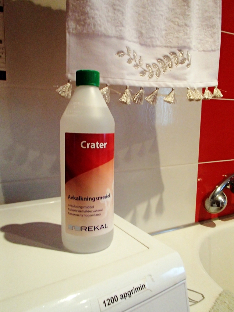 Veļasmašīnu atkaļķot labi palīdz līdzeklis «Crater».
Autors: Valija Beluza