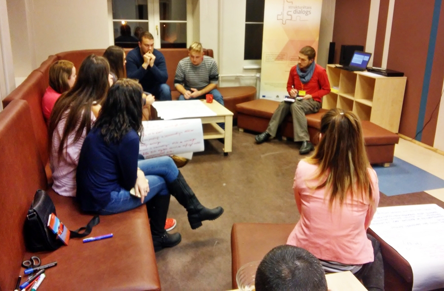 Darbnīcā apspriestas rekomendācijas  Eiropas Savienības institūcijām.
Autors: no projekta albuma