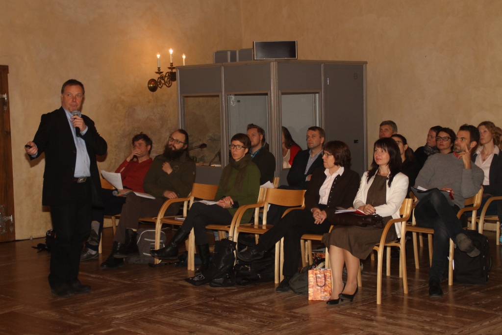 Lasi Uotila (no kreisās), projekta vadošā partnera pārstāvis, Latvijā izvēlējās uzticēties Zemgales plānošanas reģionam. 
Autors: Uldis Varnevičs