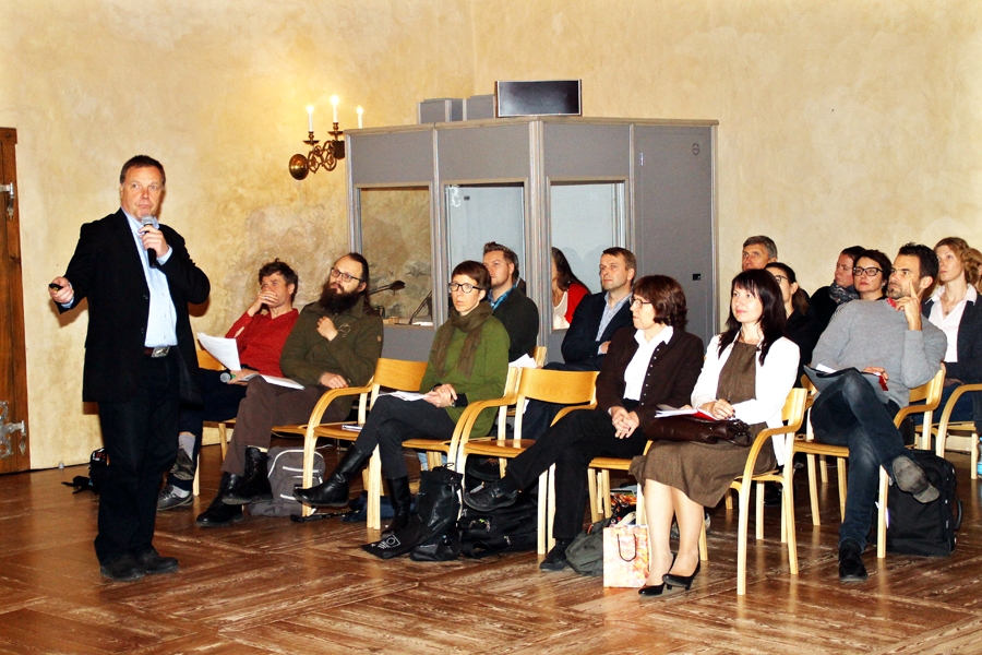 Lasi Uotila (no kreisās), projekta vadošā partnera pārstāvis, Latvijā izvēlējās uzticēties Zemgales plānošanas reģionam.
Autors: Uldis Varnevičs