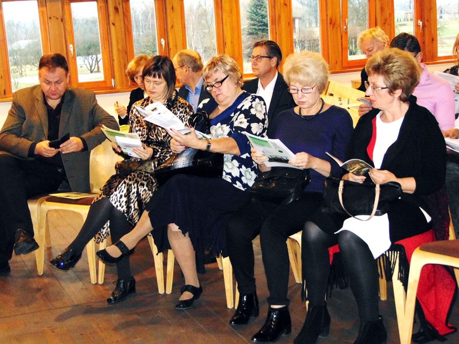 Latvijas lauku tūrisma asociācijas «Lauku ceļotājs» kopsapulcē atpūtas kompleksā «Rožmalas» ieradušies arī mūsu novadu tūrisma nozares pārstāvji. 
Autors: Vilnis Auzāns