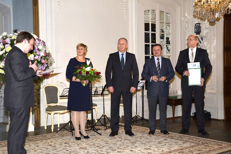 Gunāru Cankali un SIA «Florabalt» Vecumnieku novada pašvaldība godināja par atbalstu novada iedzīvotājiem un jauniešiem. 
Autors: Ivars Bogdanovs