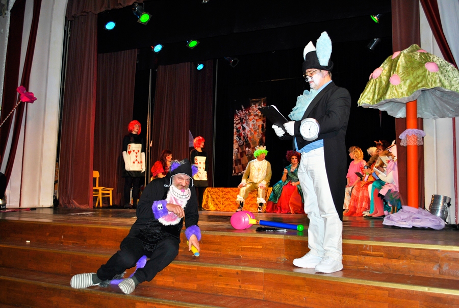 Īslīces amatierteātris «Dadži» izpelnījās žūrijas atzinību par labāko ansambļa kopdarbu.
Autors: Vilnis Auzāns