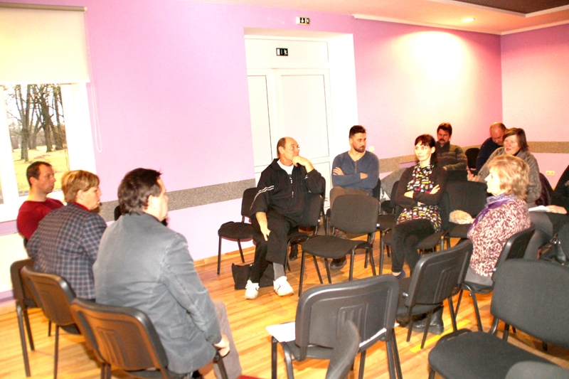 Uz sarunu ar pašvaldības amatpersonām bija ieradušies iedzīvotāji no vairākiem pagastiem.
Autors: Uldis Varnevičs