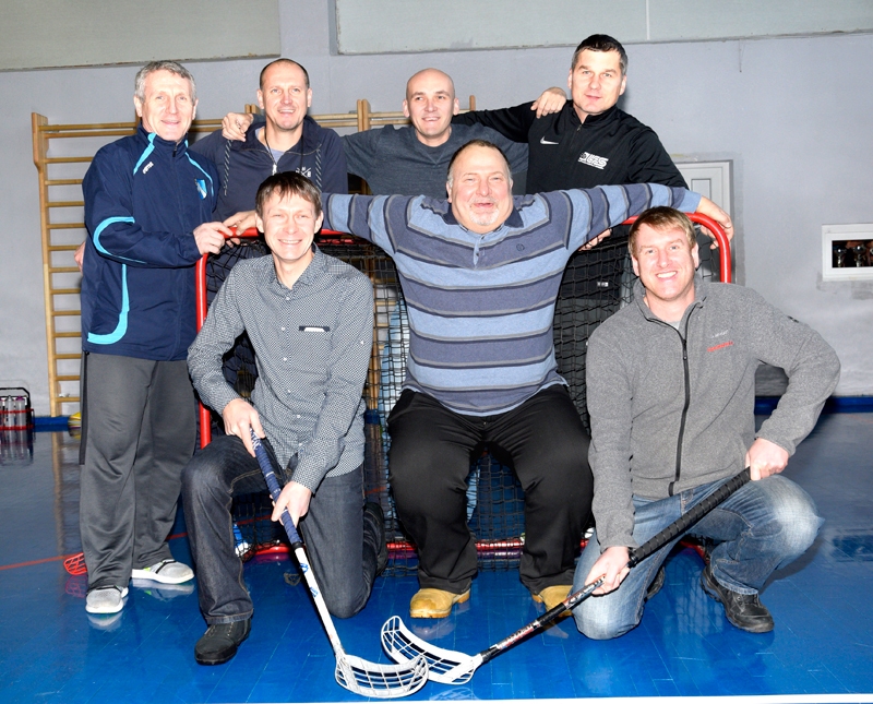 Florbola aizsācēji joprojām cīnās laukumā. No kreisās: Agris Grandovskis, Ingus Panteļejevs, Pēteris Maziks, Normunds Grunckis, Genādijs Kutra, Normunds Abeļūns un Aivars Duklavs.
Autors: Ivars Bogdanovs