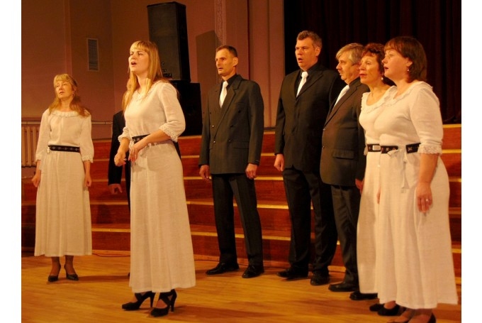 Uzstājas Bauskas kultūras centra jauktais vokālais ansamblis «Eliksīrs». Solo izpilda tā vadītāja Marina Lazdiņa.
Autors: No arhīva.