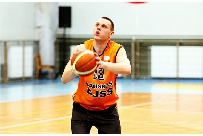 «SC Mēmele/Bauskas BJSS» komandā 23 punktus guva viens no līderiem Ivars Zemītis.
Autors: no „Bauskas Dzīves” arhīva.