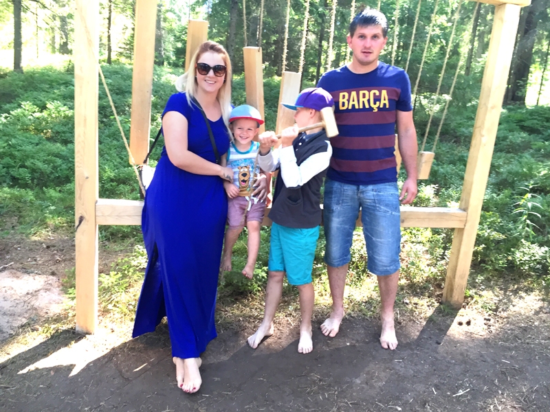 Akmentiņu ģimene – Liene, Eduards, Ralfs un Māris – šovasar Baskāju takā.
Autors: no personiskā albuma.