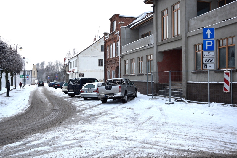 Stāvēšanas laika ierobežojumi ielās ap Rātslaukumu noteikti pēc te strādājošo uzņēmēju lūguma.
Autors: Ivars Bogdanovs