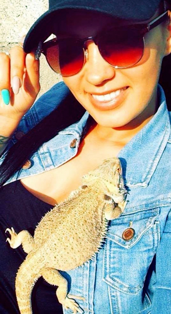 Bārdainā agāma atpūšas kopā ar Agnesi.
Autors: no ģimenes albuma.