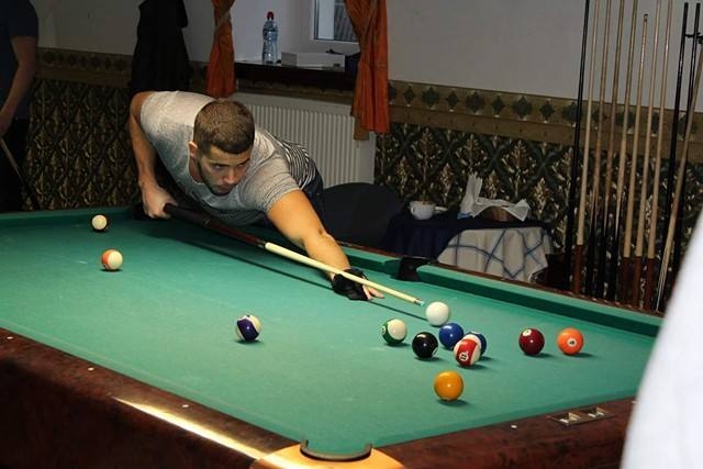 Andris Afanasjevs ne tikai organizē biljarda sacensības, bet arī pats tajās piedalās.

Autors: No albuma.