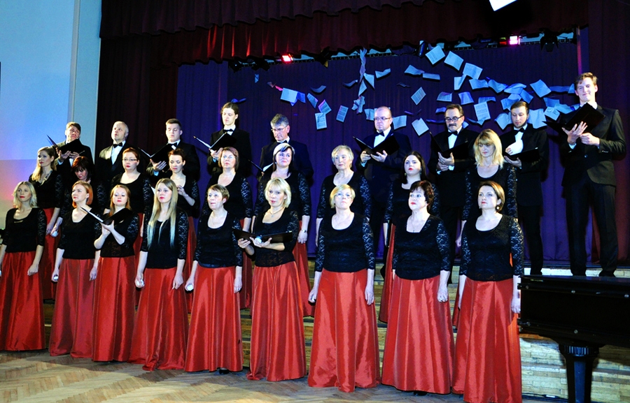 Jauktais koris «Maldugunis» jubilejas koncertā bija uz dziedātprieka, dzīvotprieka un svinētprieka viļņa.
Autors: Žanna Zālīte