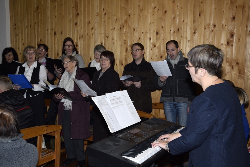 Draudzes ansamblis dziedāja Zaigas Lazdiņas-Radziņas ar Annas Elsbergas vārdiem komponētās dziesmas.

Autors: Ivars Bogdanovs
