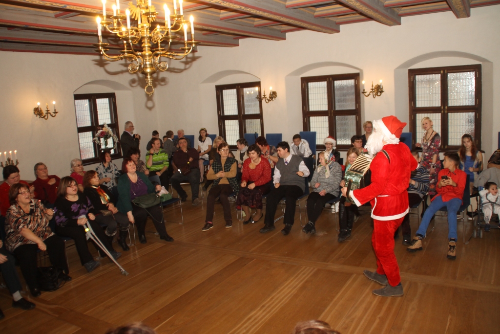 Ziemassvētku vecītis (Aigars Urtāns) iepriecināja visus pasākuma dalībniekus. 
Autors: Ivars Bogdanovs