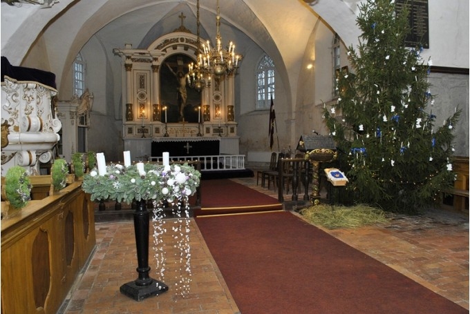 Baznīcas izrotātas Kristus dzimšanas brīnumam.
Autors: no 