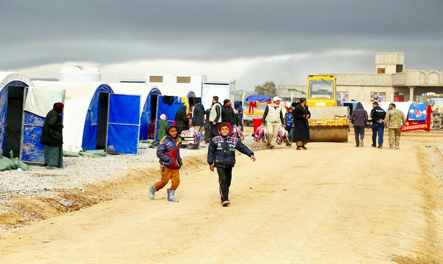 Bēgļu krīze un migrācija joprojām ir sāpīga tēma, par ko sprieda gan Eiropas Padomes, gan Eiropas Tautas partijas (EPP) grupas samitā. Situācijas ilustrācijai – attēlā skatāmajā nometnē ir mājas vairāk nekā 10,5 tūkstošiem irākiešu, kas pārvietoti militāro operāciju dēļ.
Autors: no www.iom.int