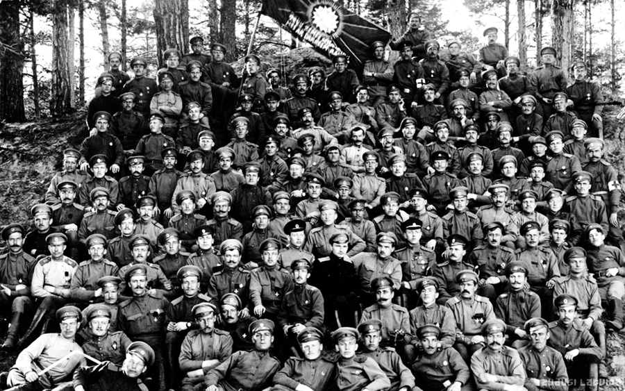 7. Bauskas latviešu strēlnieku pulka 5. rota, iespējams, Ložmetējkalnā. 
Autors: no zudusilatvija.lv