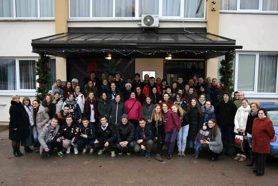 Eiropas Tezē kopienas jauniešu tikšanās pasākumu laikā 50 viesiem naktsmītnes nodrošināja arī Vecumniekos. 
Autors: Jānis Kovals